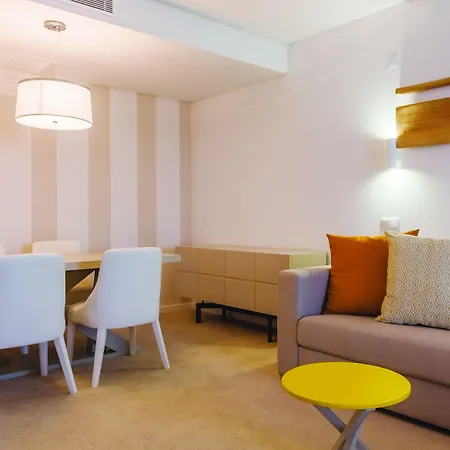 Mh מלון פניש